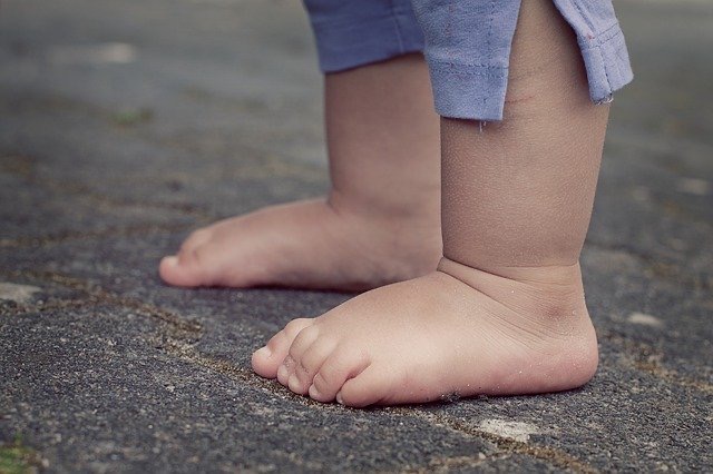 子どもの足に合った靴を選ぶ重要性