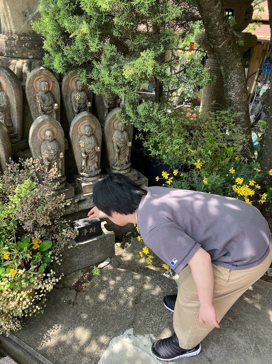 お賽銭をあげる