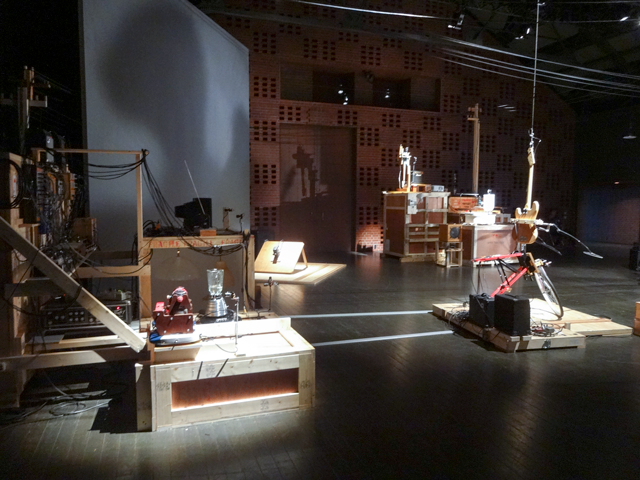 現代美術家の宇治野宗輝 チャンスはピンチだ