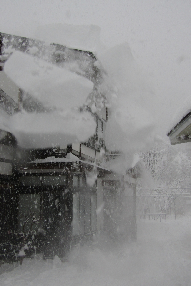 恵みの雪も降り過ぎ - 南会津町たのせ集落