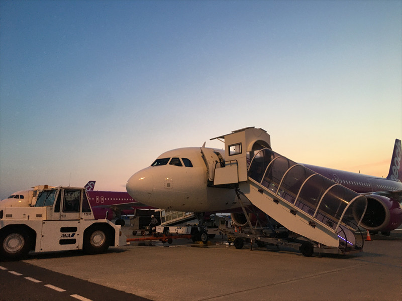 夕暮れの関空2タミとpeach