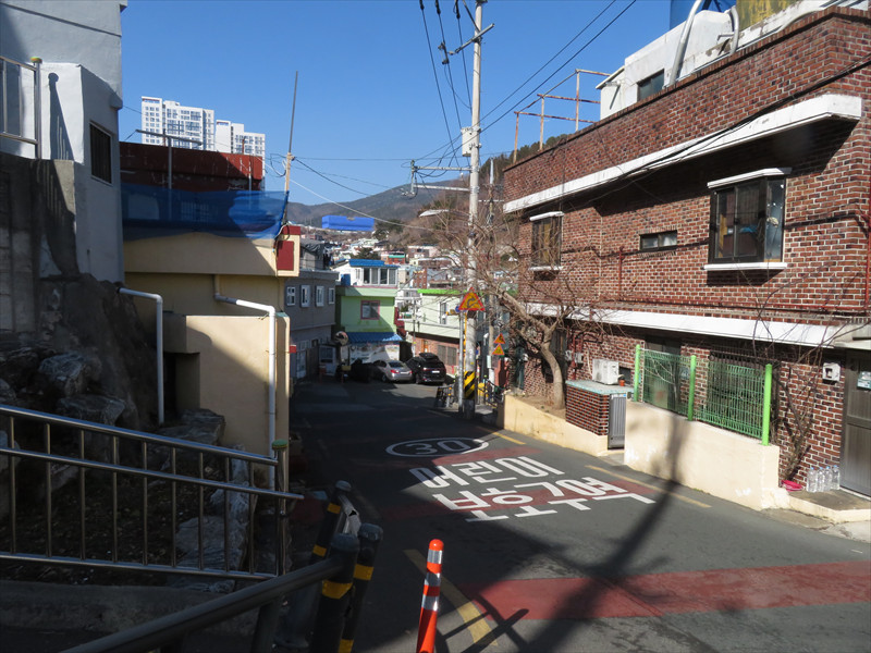 Ami-roと書いてある。漢字では峨嵋路