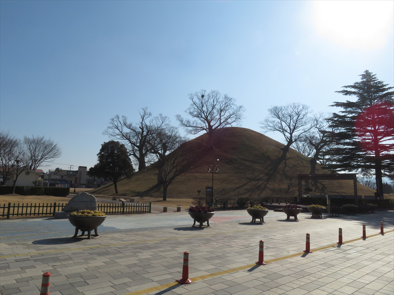 路東里古墳群の中の巨大な「鳳凰台」