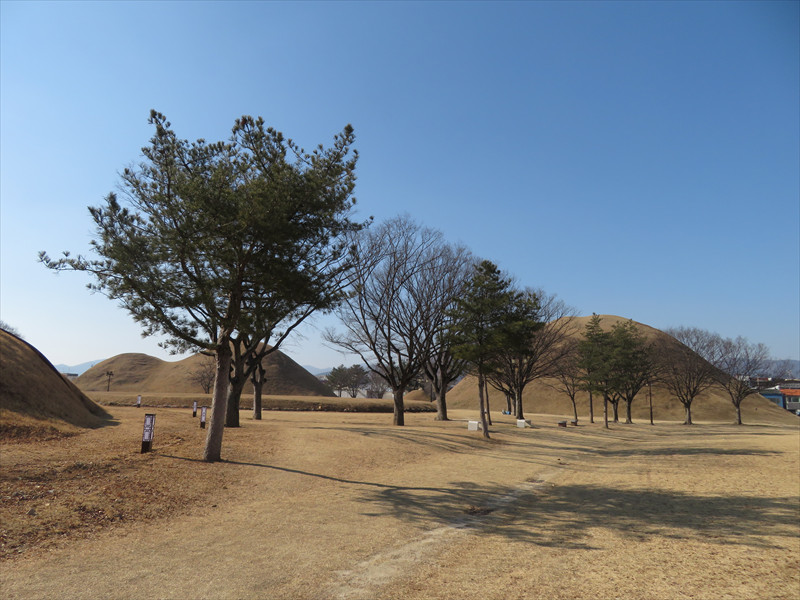 路西里古墳群