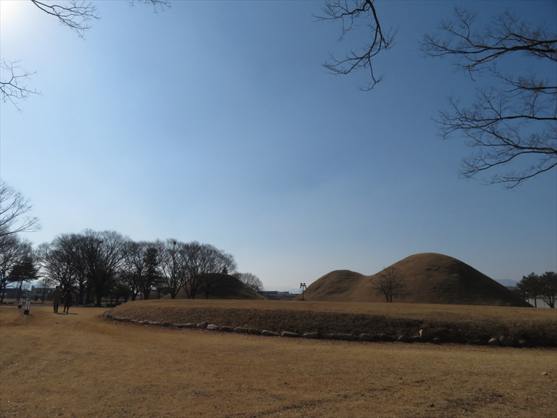 路西里古墳群