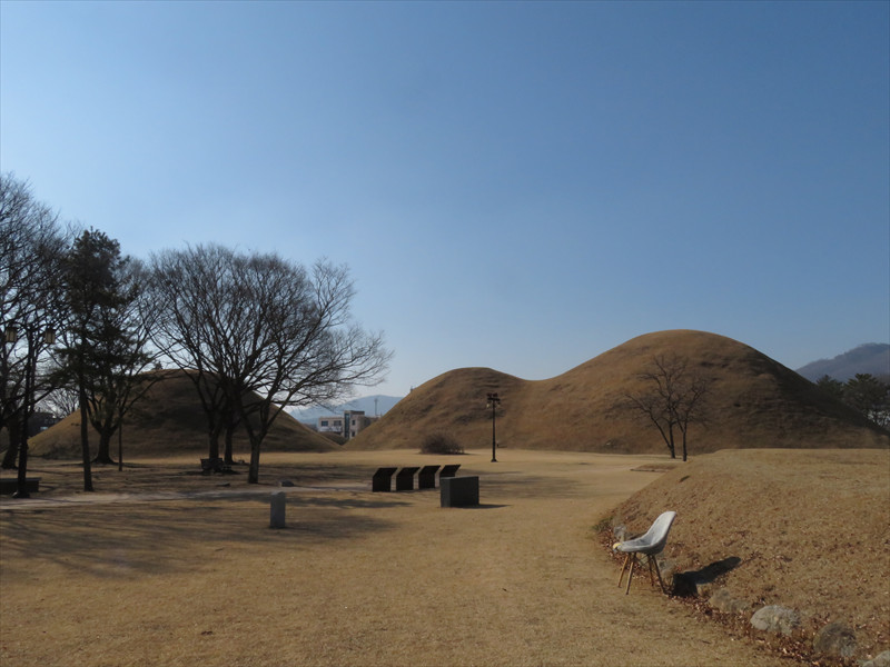 路西里古墳群