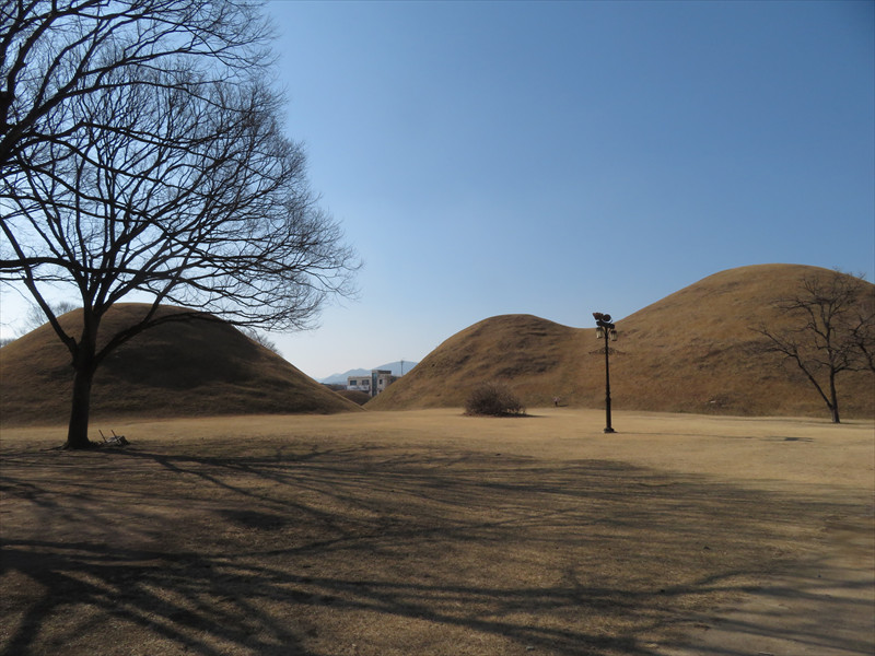 路西里古墳群