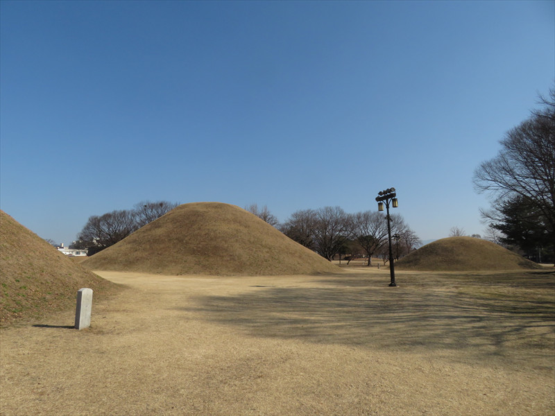路西里古墳群
