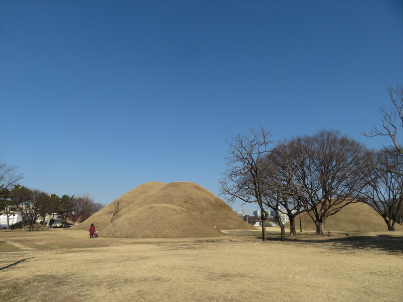 路西里古墳群