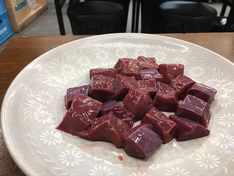 「プチョンユッケ（別館）」でユッケと生レバー