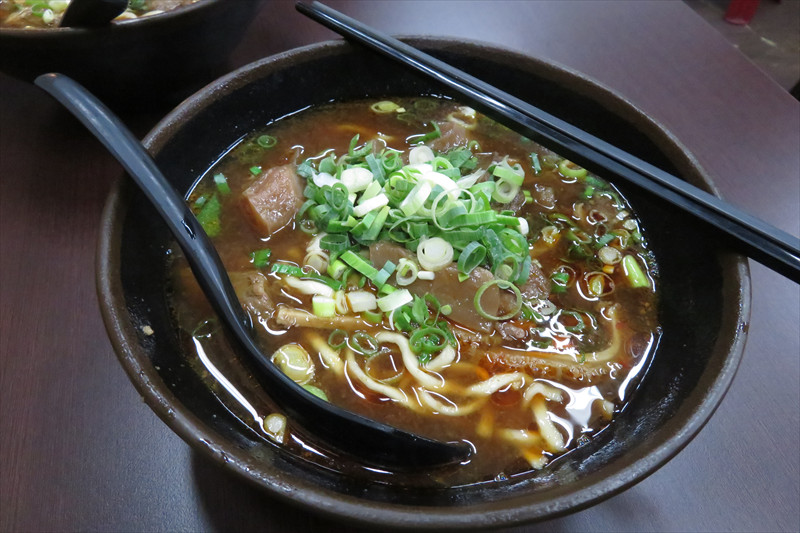 臓物いろいろの満漢牛肉麺