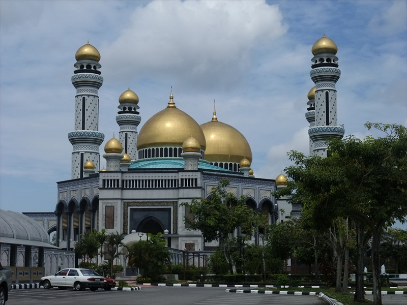 ジャメ・アスル・ハッサナル・ボルキアモスクMasjid Jame' Asr Hassanil Bolkiah、通称ニューモスク