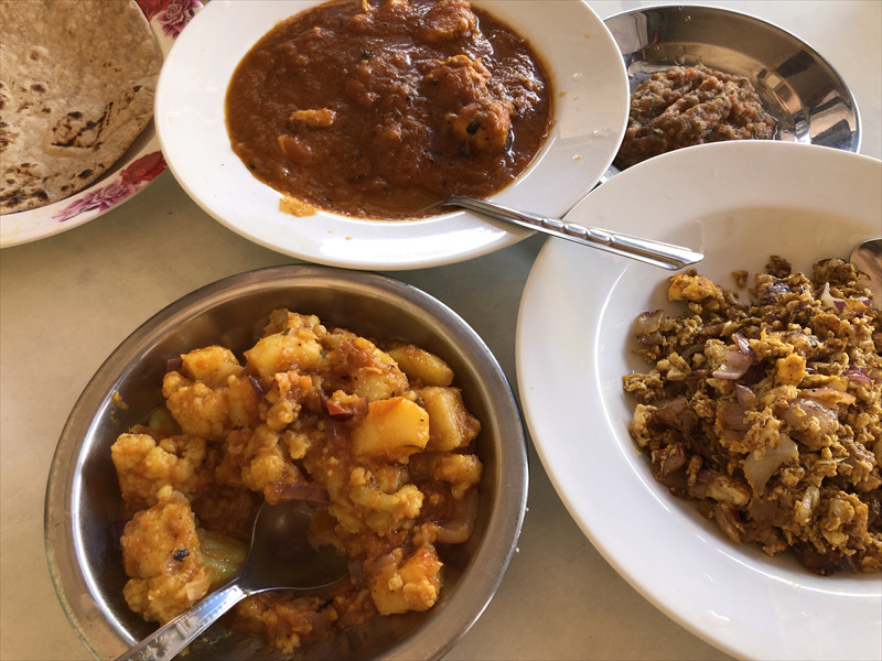 Tony's Restaurant カレーの数々