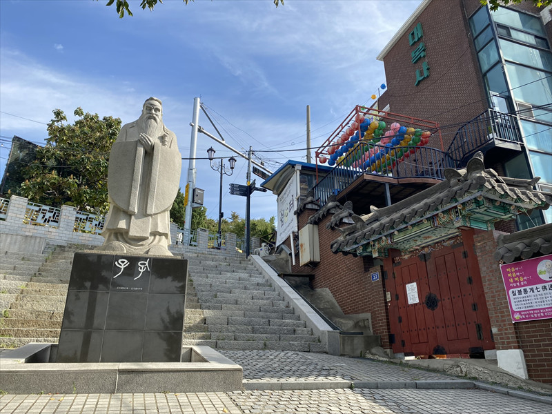 日中両租界を分ける石灯籠の階段