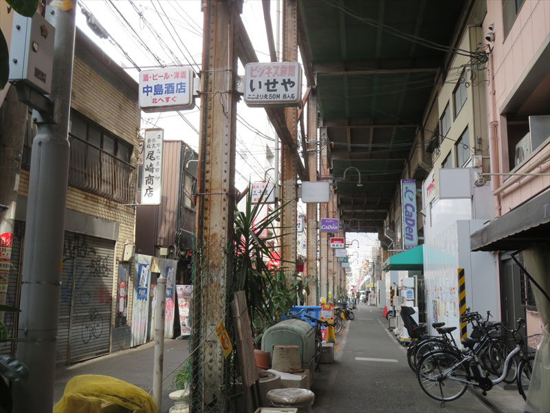 鶴橋駅高架下