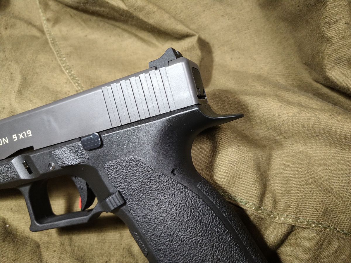 Carbon8】STRIKER 9(NEUN)【CO2 ガスブローバック】CB04 : GUN
