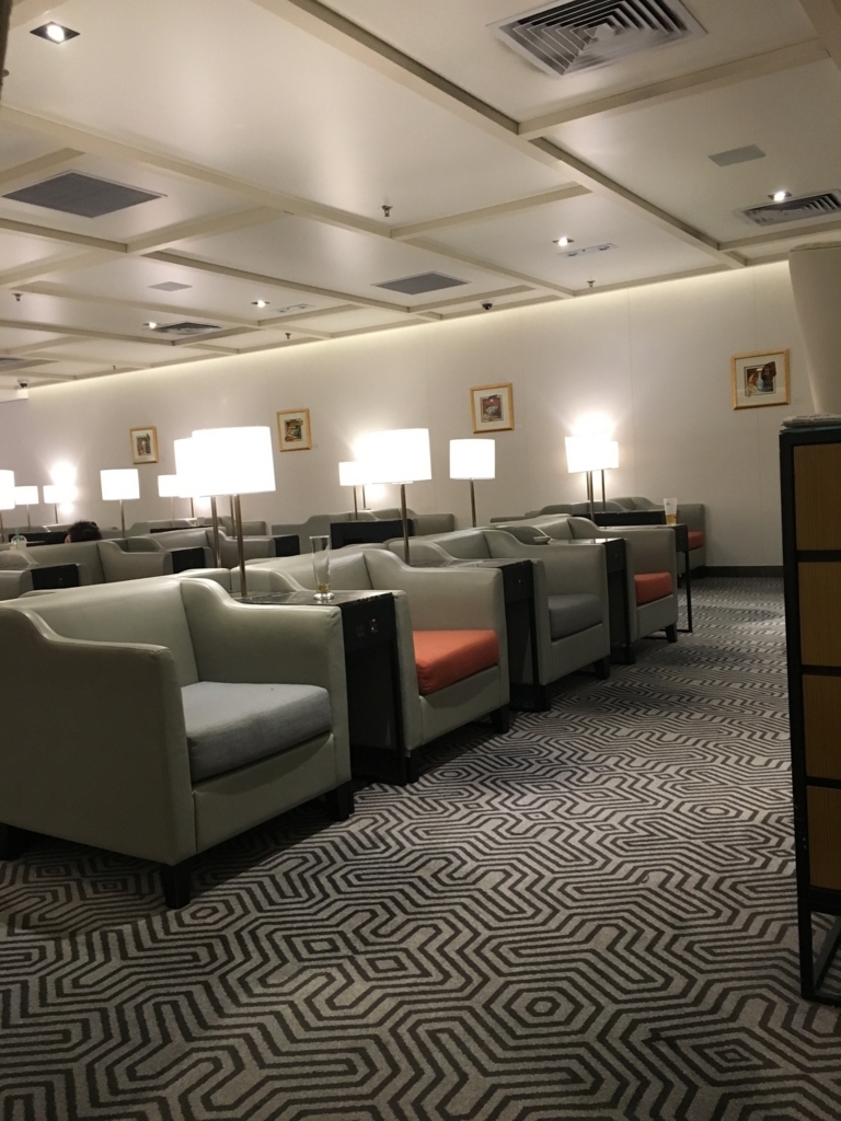 ラウンジ ソファ席