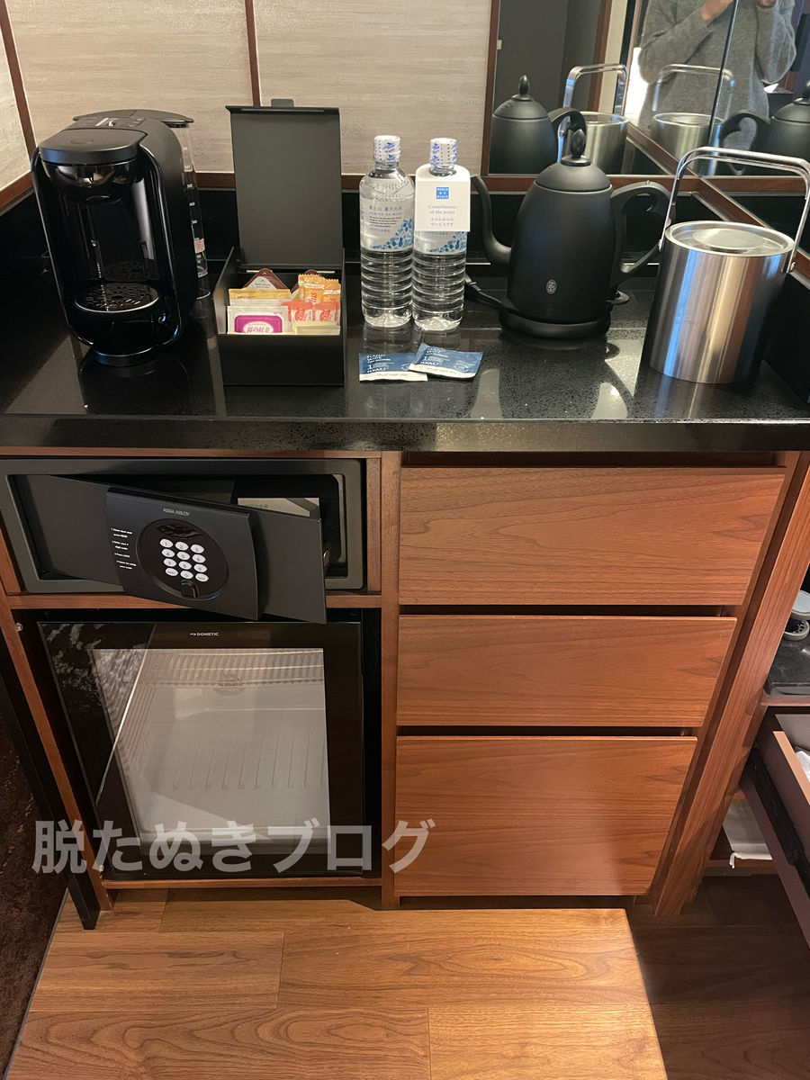 客室内にあるミニバーの写真