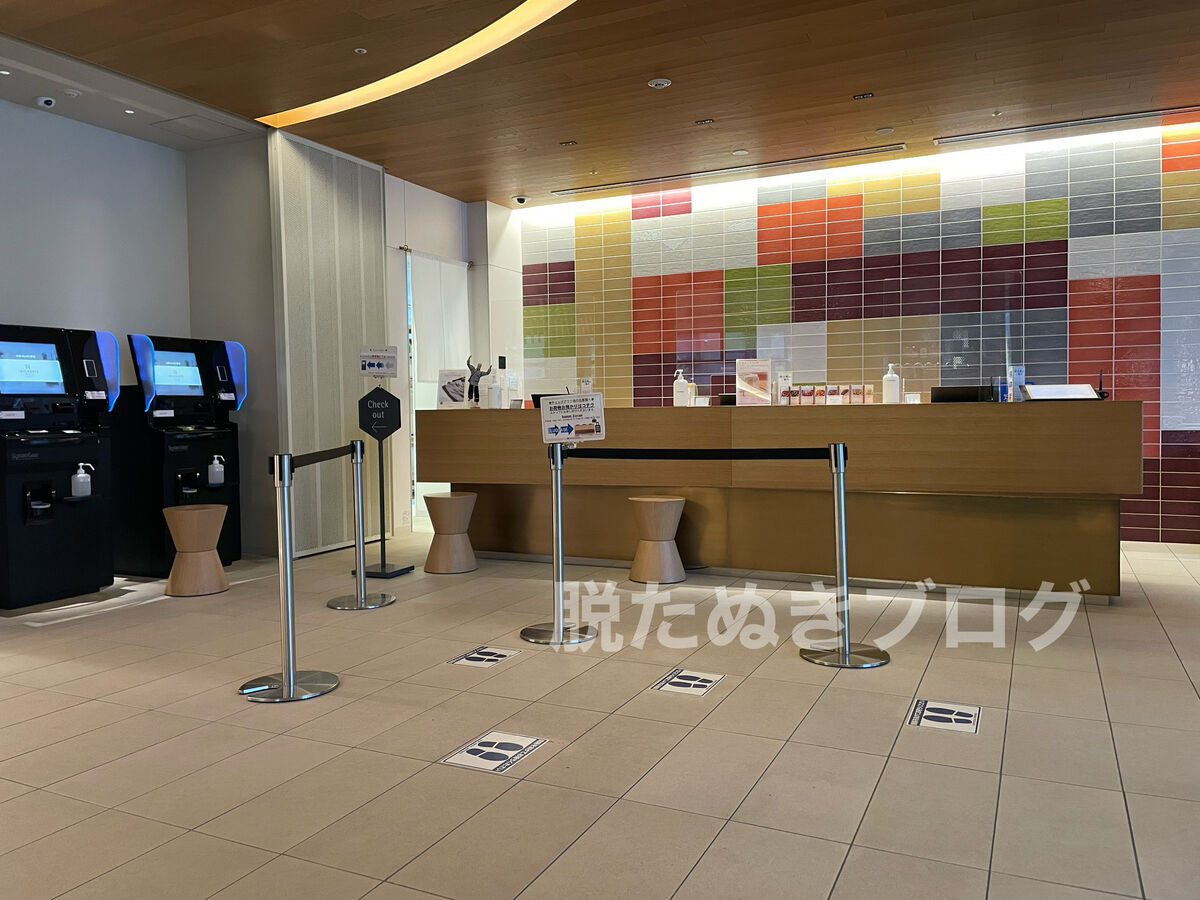 ホテルインターゲート金沢　チェックインフロントの様子