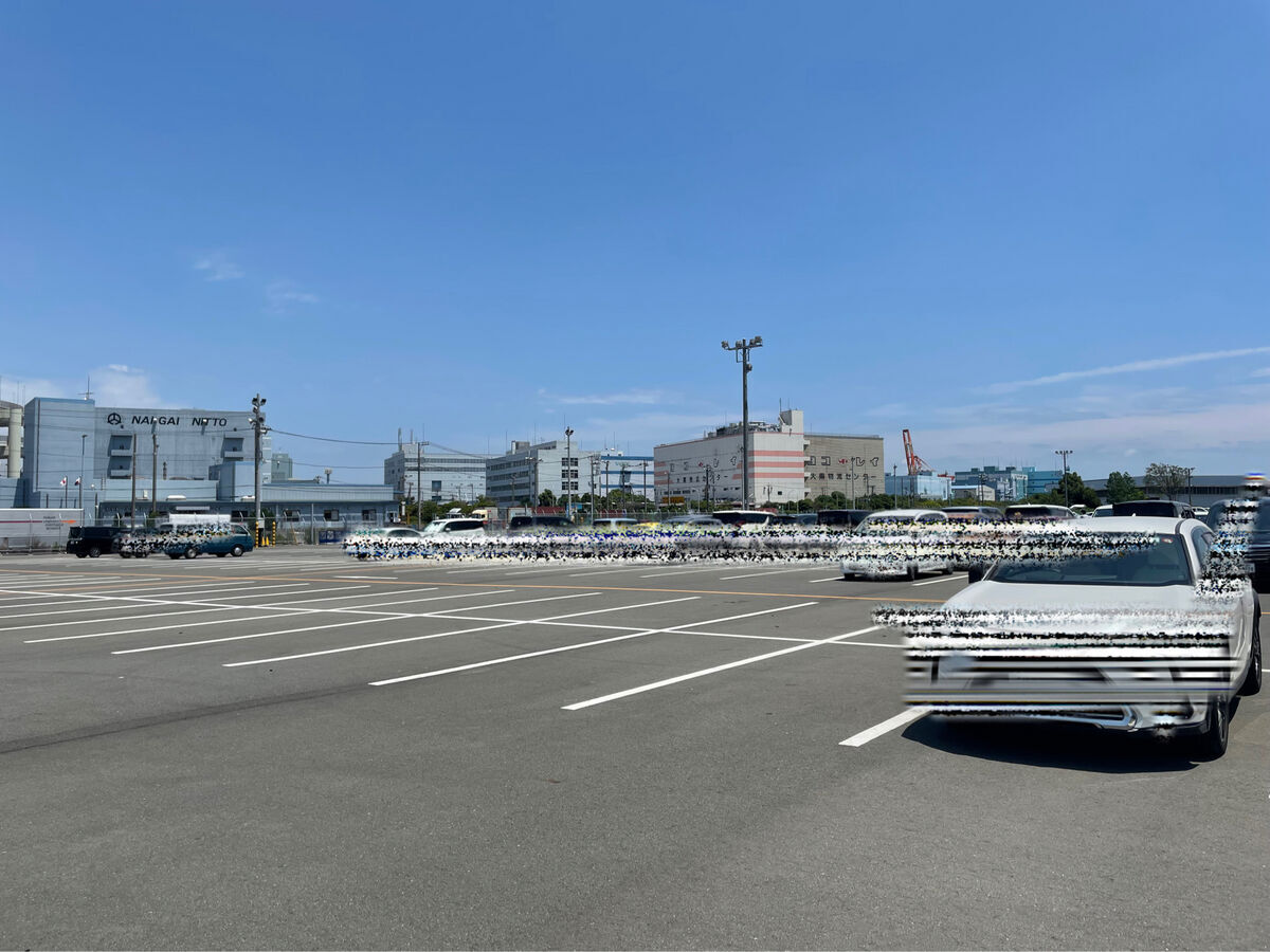 MSCベリッシマの横にある横浜・大黒ふ頭の専用駐車場。乗船者が駐車できる場所。