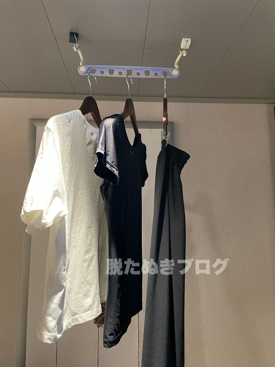MSCベリッシマ内側客室で物干しを使っている様子