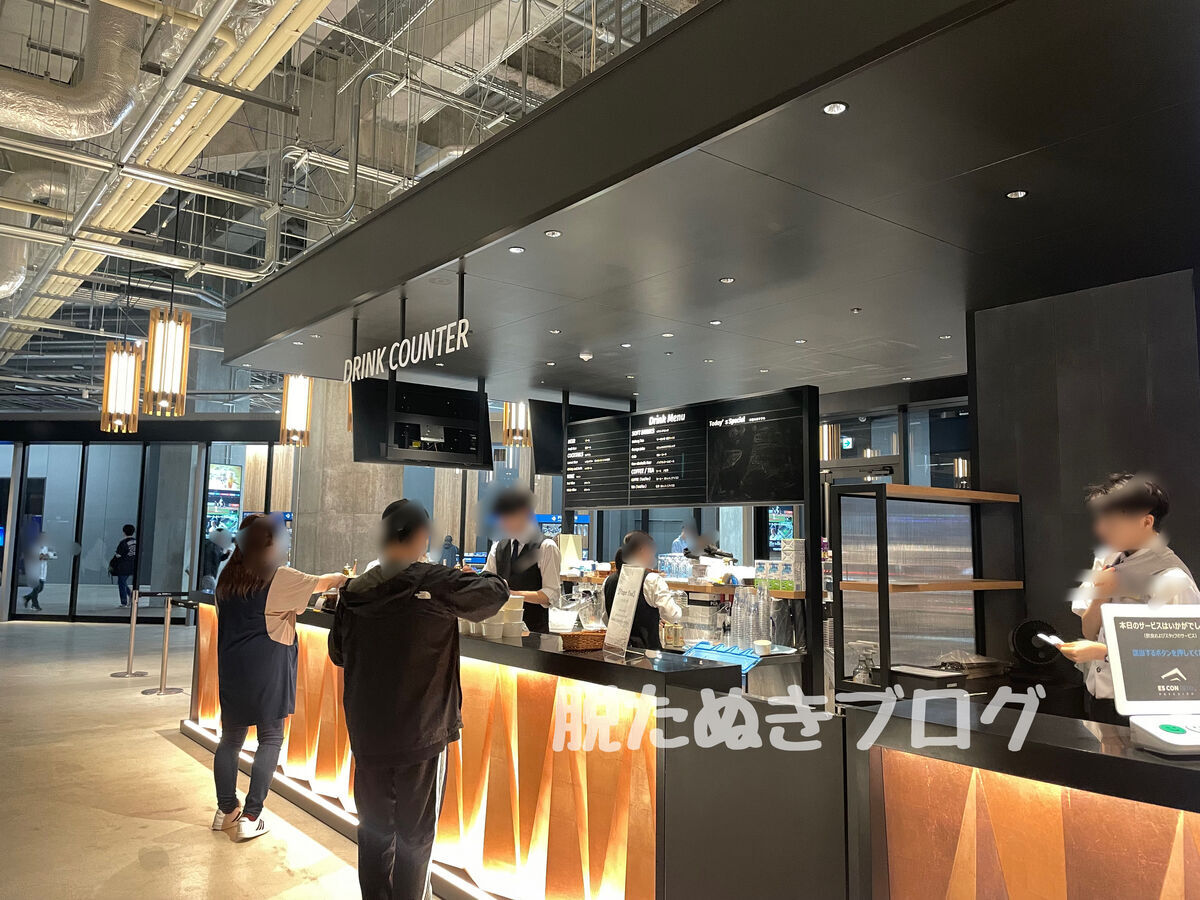 ラウンジ1階にあるドリンクカウンター