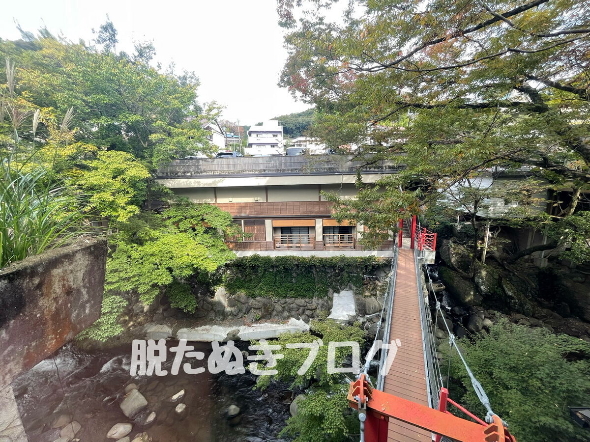 湯回廊菊屋　水の語り部をつなぐ吊り橋