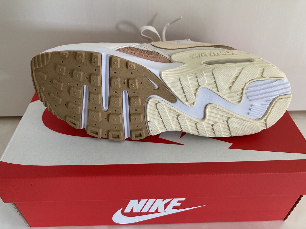 NIKEエアマックス　エクシーコルク　底から見た写真