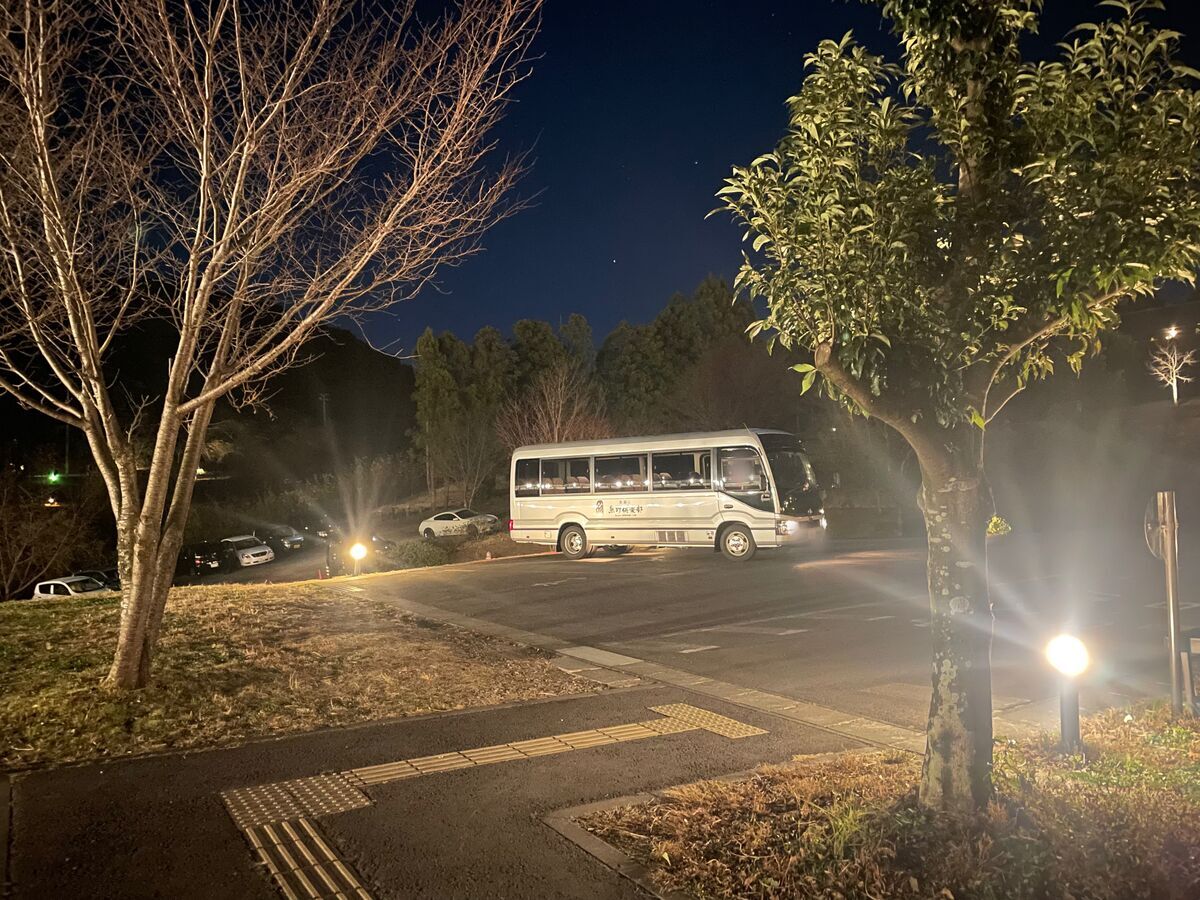 熊野倶楽部の敷地内に続く坂道や遊歩道。