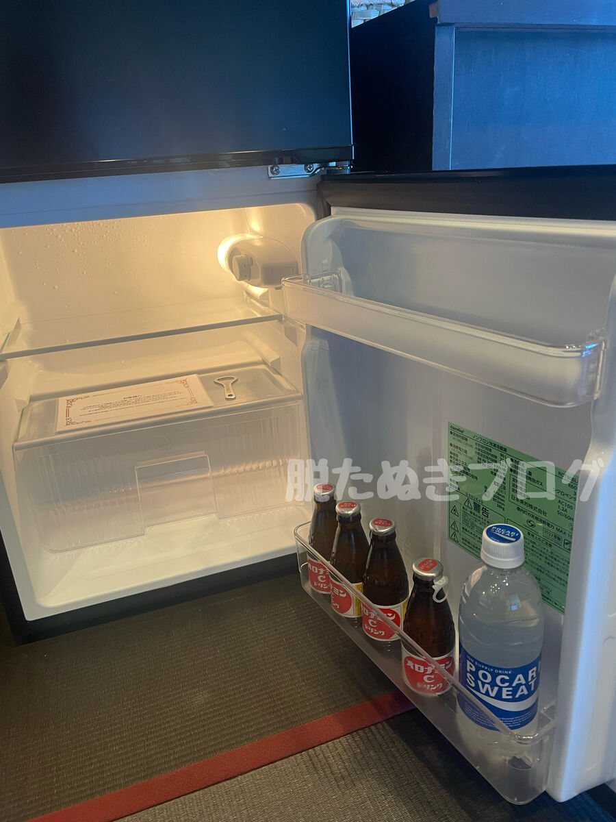 ゆとりろ熱海 サウナ付き客室の無料冷蔵庫ドリンク（オロナミンCとポカリ）