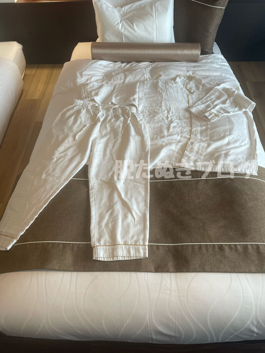 パジャマを着て部屋で休めます。