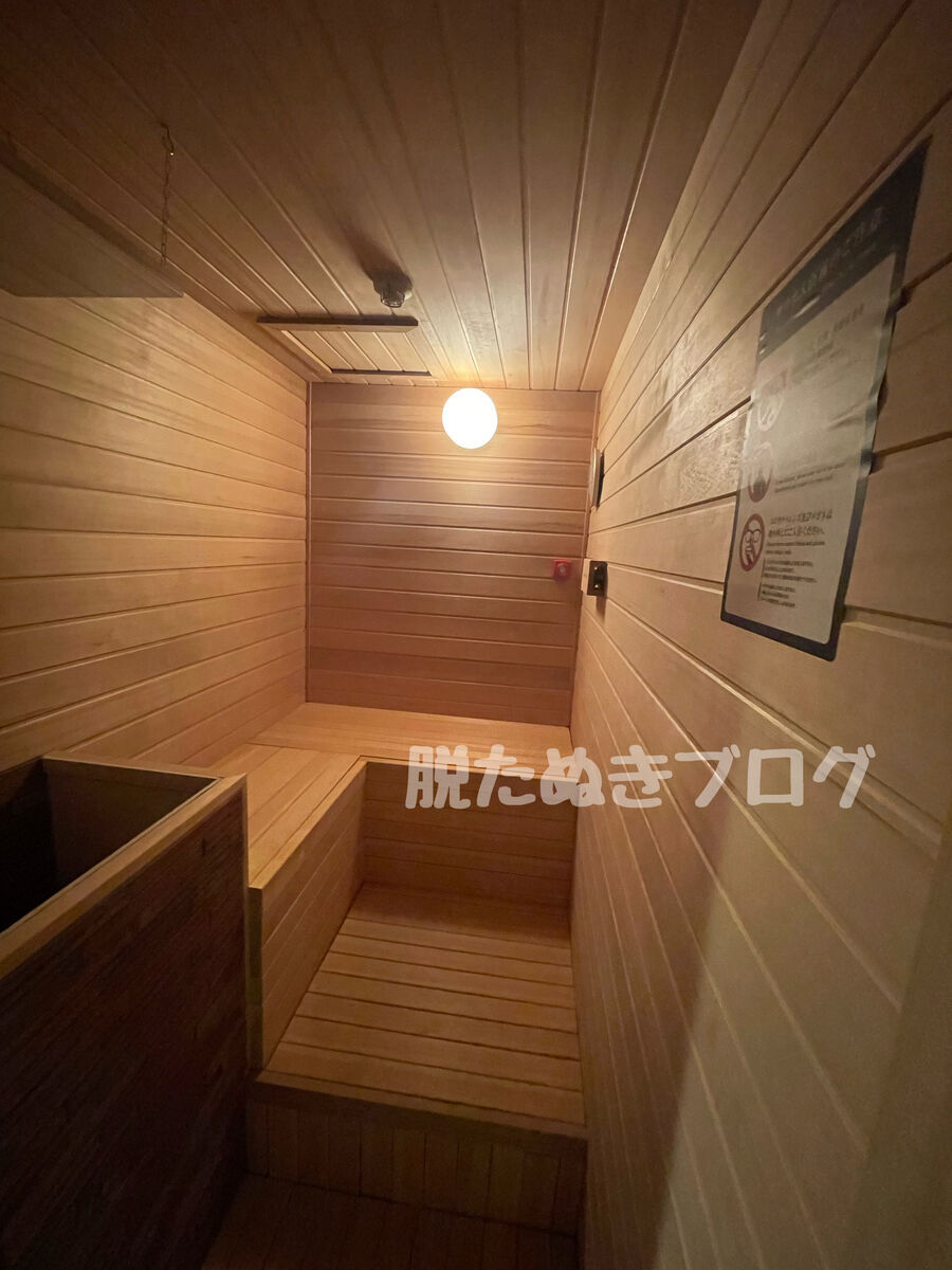 貸切サウナの中の様子。ゆったり3人くらい入れます。