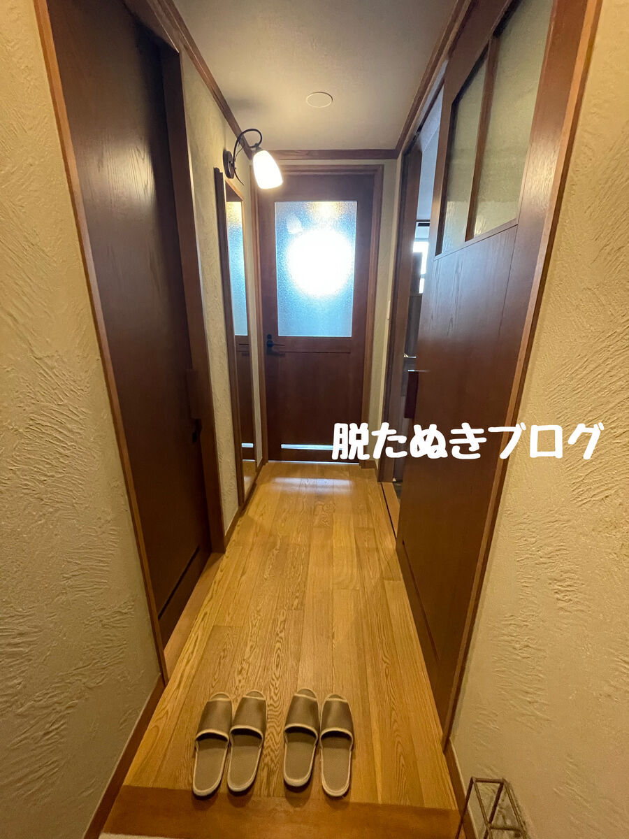 部屋に廊下がありトイレ、水回り、部屋が別れている