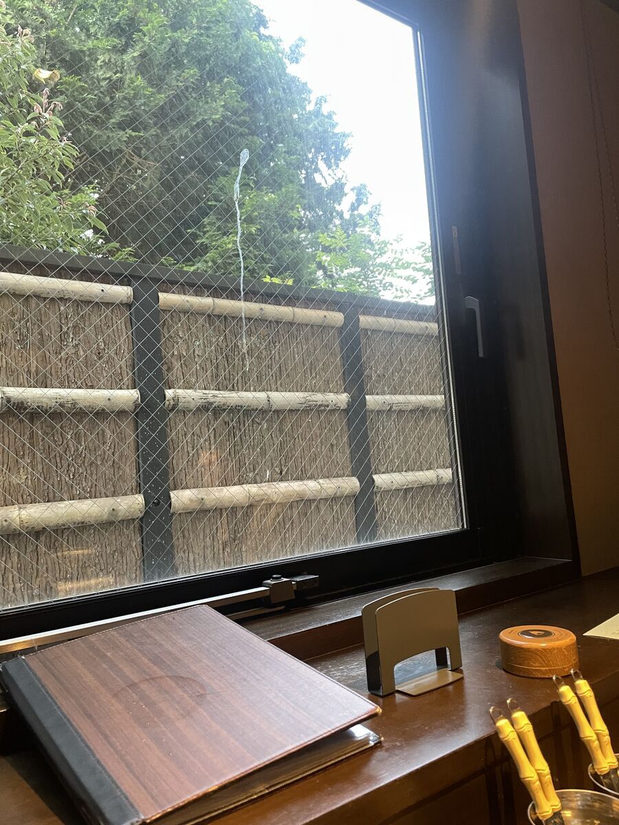窓や床の汚れ 少し落ち着かない雰囲気
