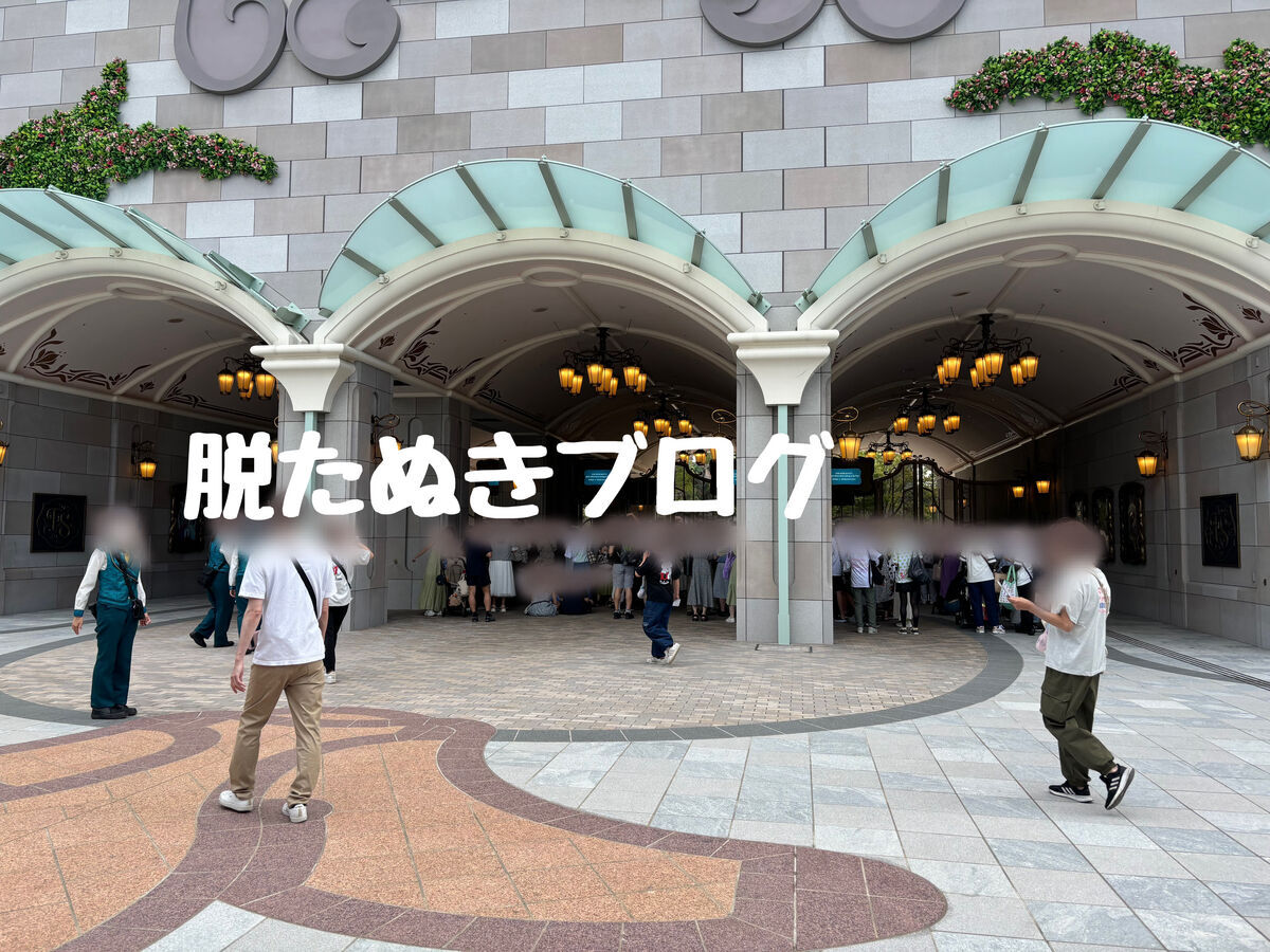 ハッピーエントリーで入園してすぐは長い列ができる