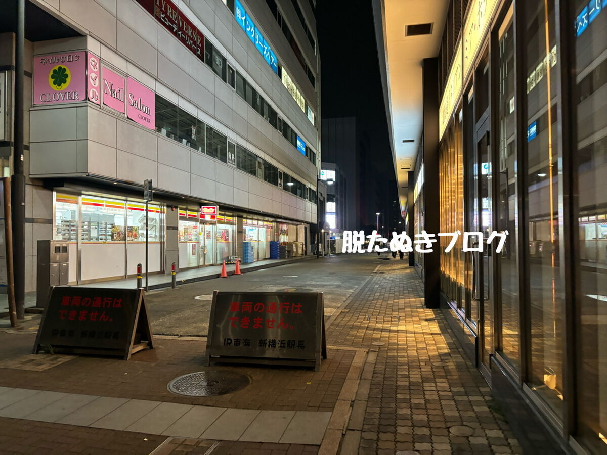 ホテル隣のデイリーヤマザキ。深夜も利用できて便利