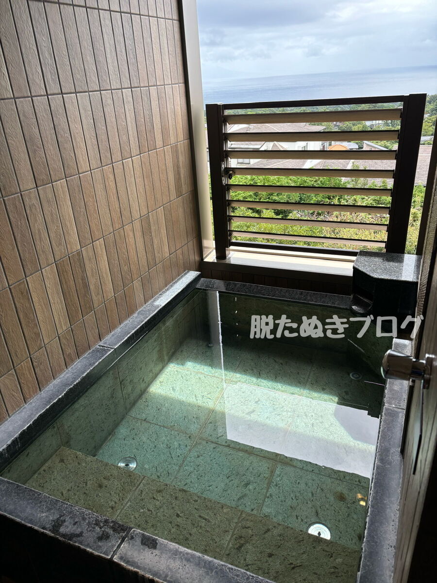 客室内の半露天風呂