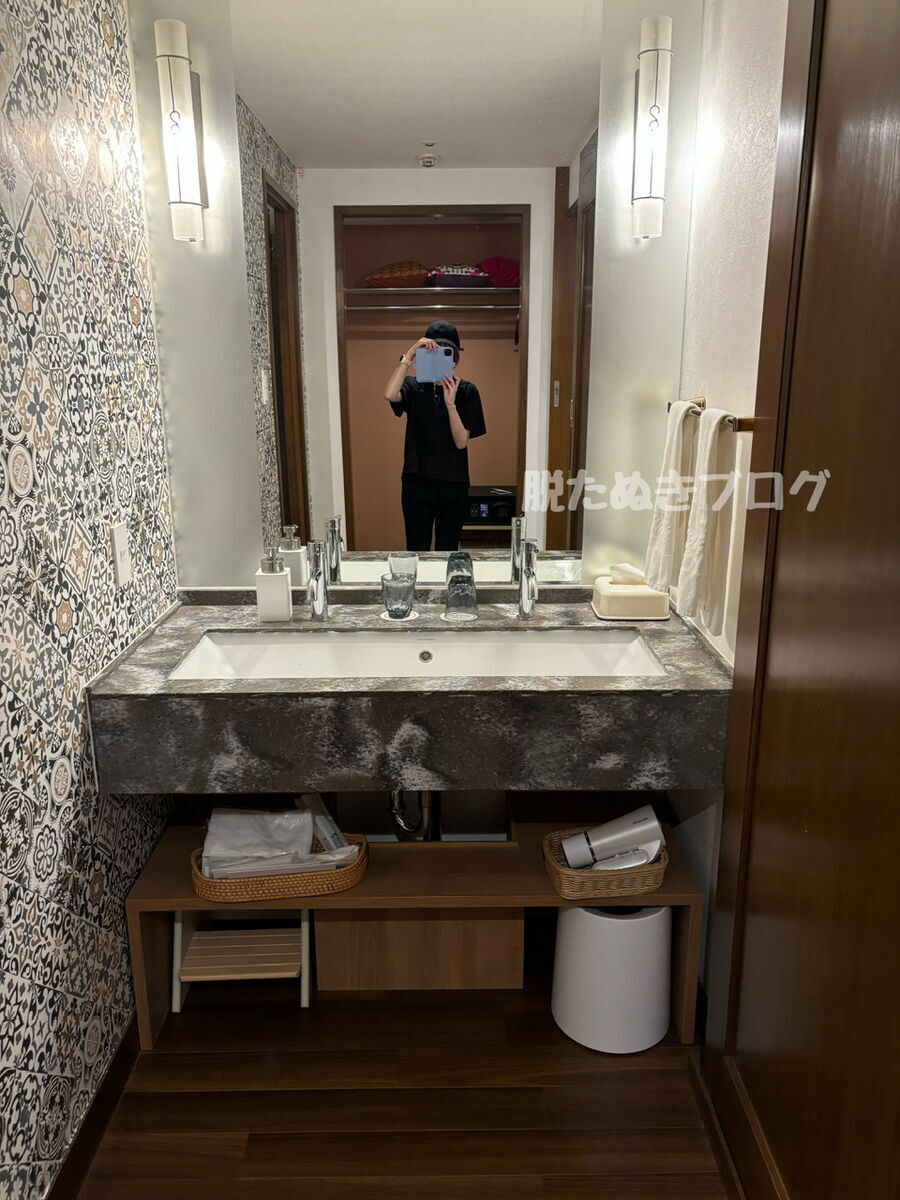 洗面は蛇口が2つもあって広々