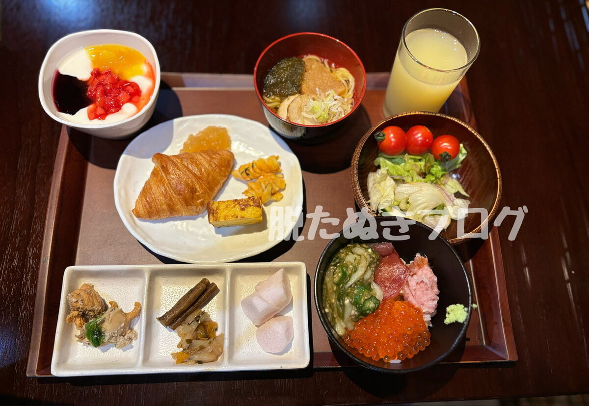 貰ってきた朝食は種類豊富で大満足