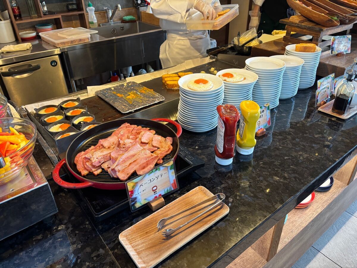 ライブキッチン 目玉焼き フレンチトースト