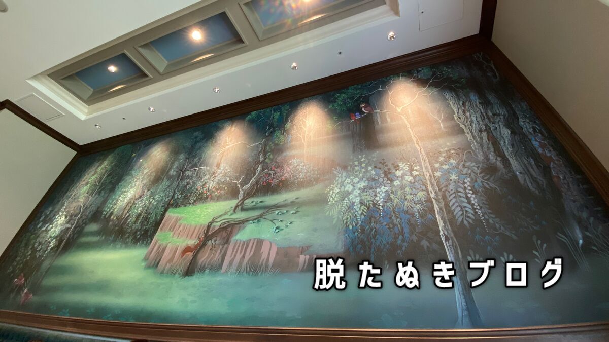 店内の眠れる森の美女をモチーフにした絵画