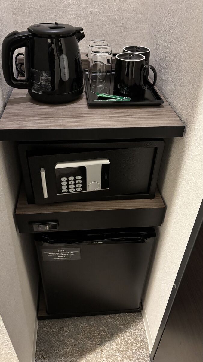 コンフォートホテル名古屋金山の客室ダブルスタンダードにあるドリンク類