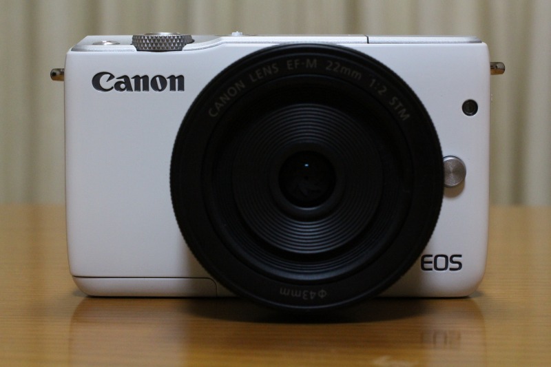 Canon EOS M10 ホワイト パンケーキレンズ EF-M 22mm付 キヤノン Canon EOS M10 ホワイトボディ EF-M 22mm F2 シルバー 単焦点