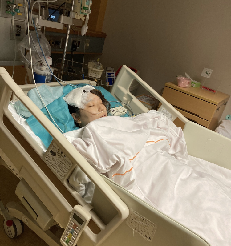 手術直後の様子。とにかく頭が痛かった・・・