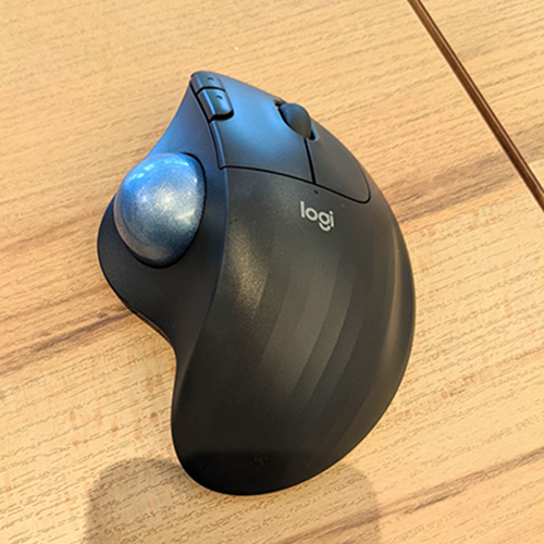 logicool M575 過去のバージョン使用者の感想はすこぶる悪いらしい、特にソフト面で笑汗