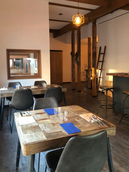 Taru Lab Cellar & Cafe 樽ラボワインショップ店内