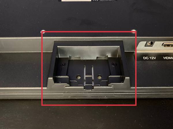 PCモニターのスタンドを取り外します。