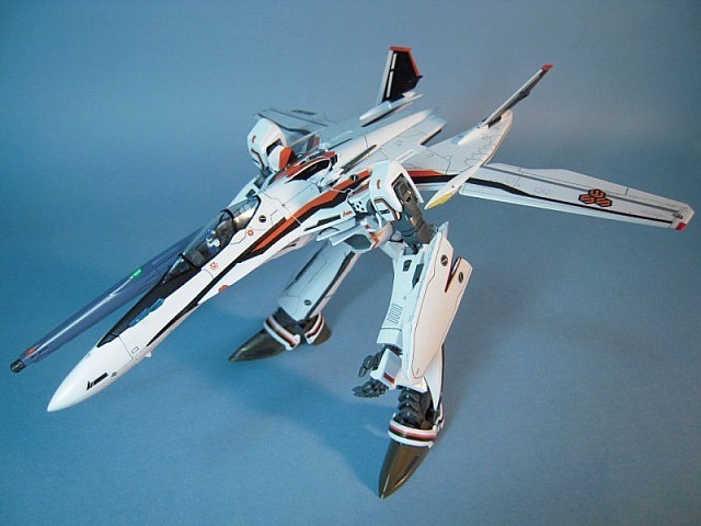 1/72 VF-25Fメサイアバルキリー アルト機 完成 - なんかいろいろ