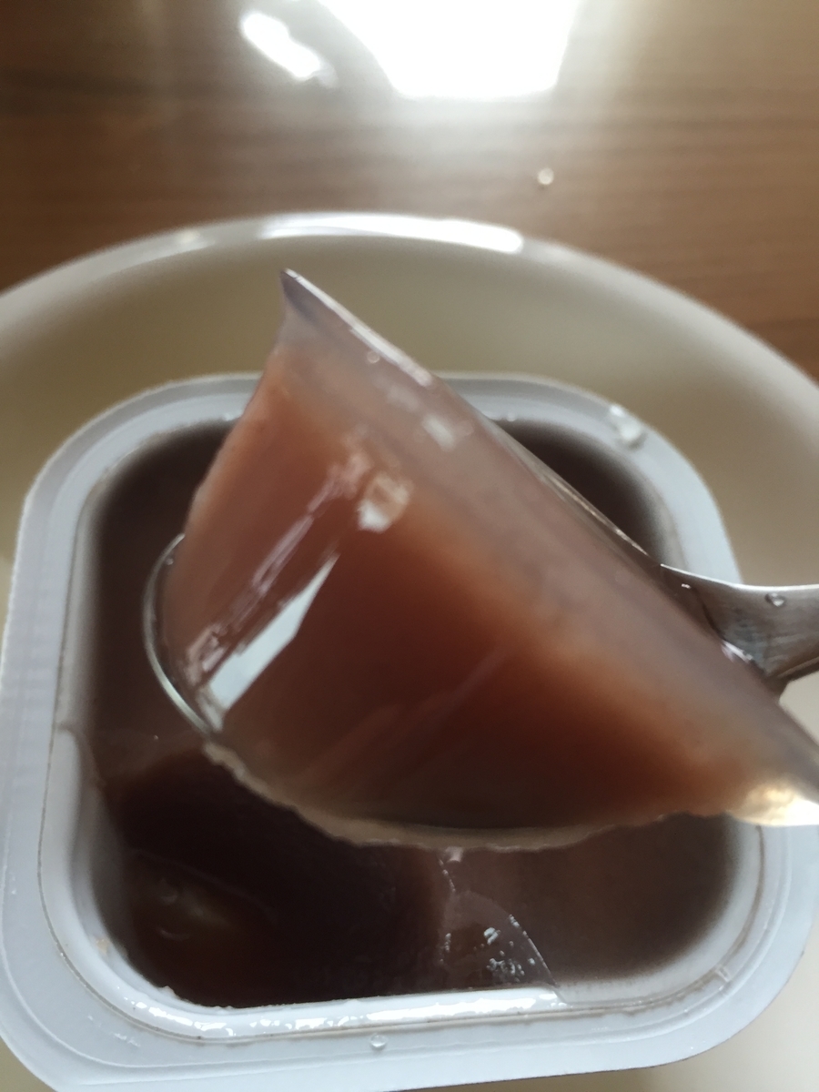 町田小田急百貨店B1Fで購入した文明堂の水ようかんをスプーンですくい取ったアップを撮影した写真