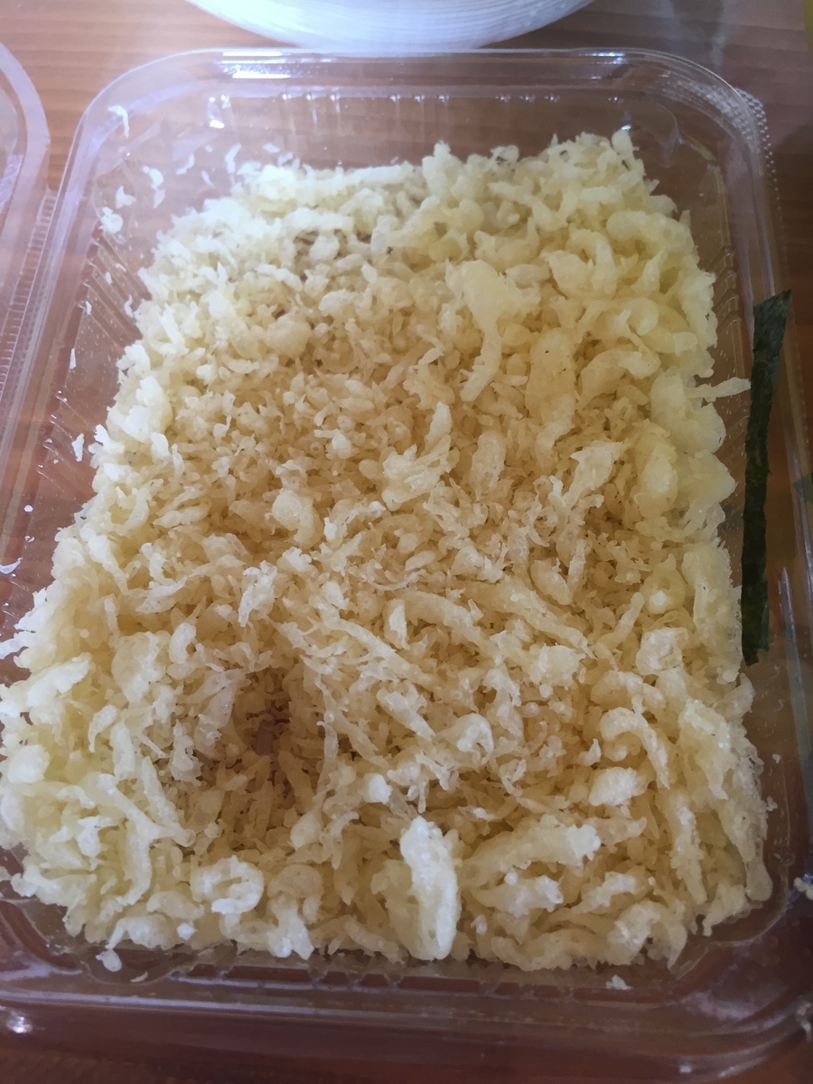 スーパー三和「アメリア三和根岸店」で購入した乾麺の蕎麦用の揚げ玉の写真